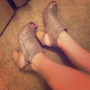 Beautiful Paul Green booties